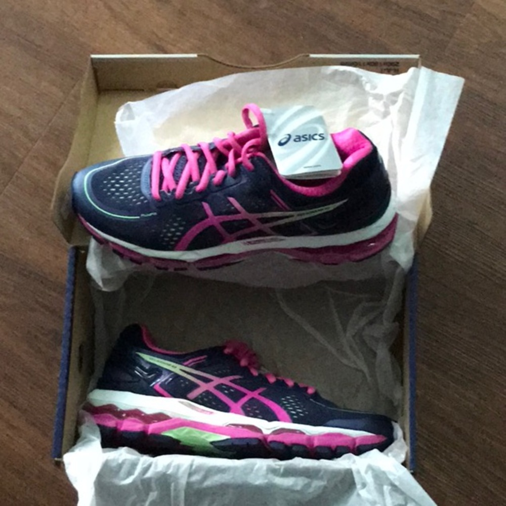 ASICS Women’s Gel-Kayano 22, Size 8